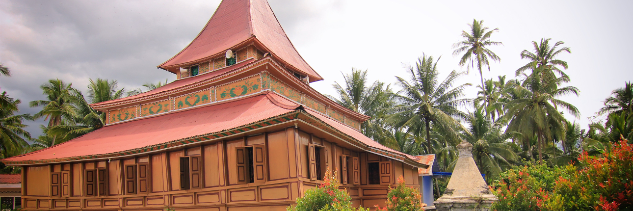 keagungan-mesjid-koto-nan-ampek-yang-bertahan-170-tahun